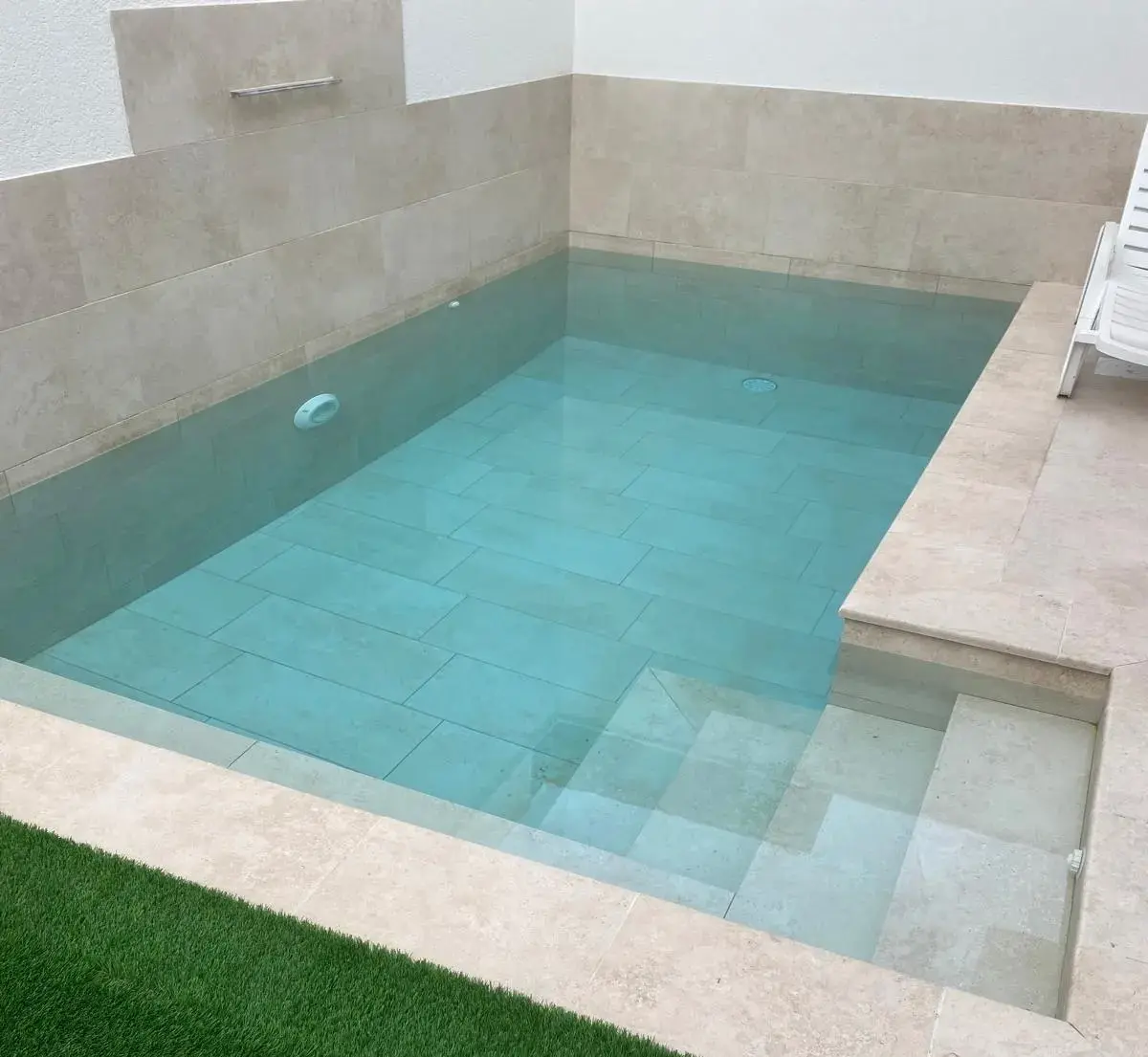 Construcción de Piscinas de Porcelánico - Imagen 1