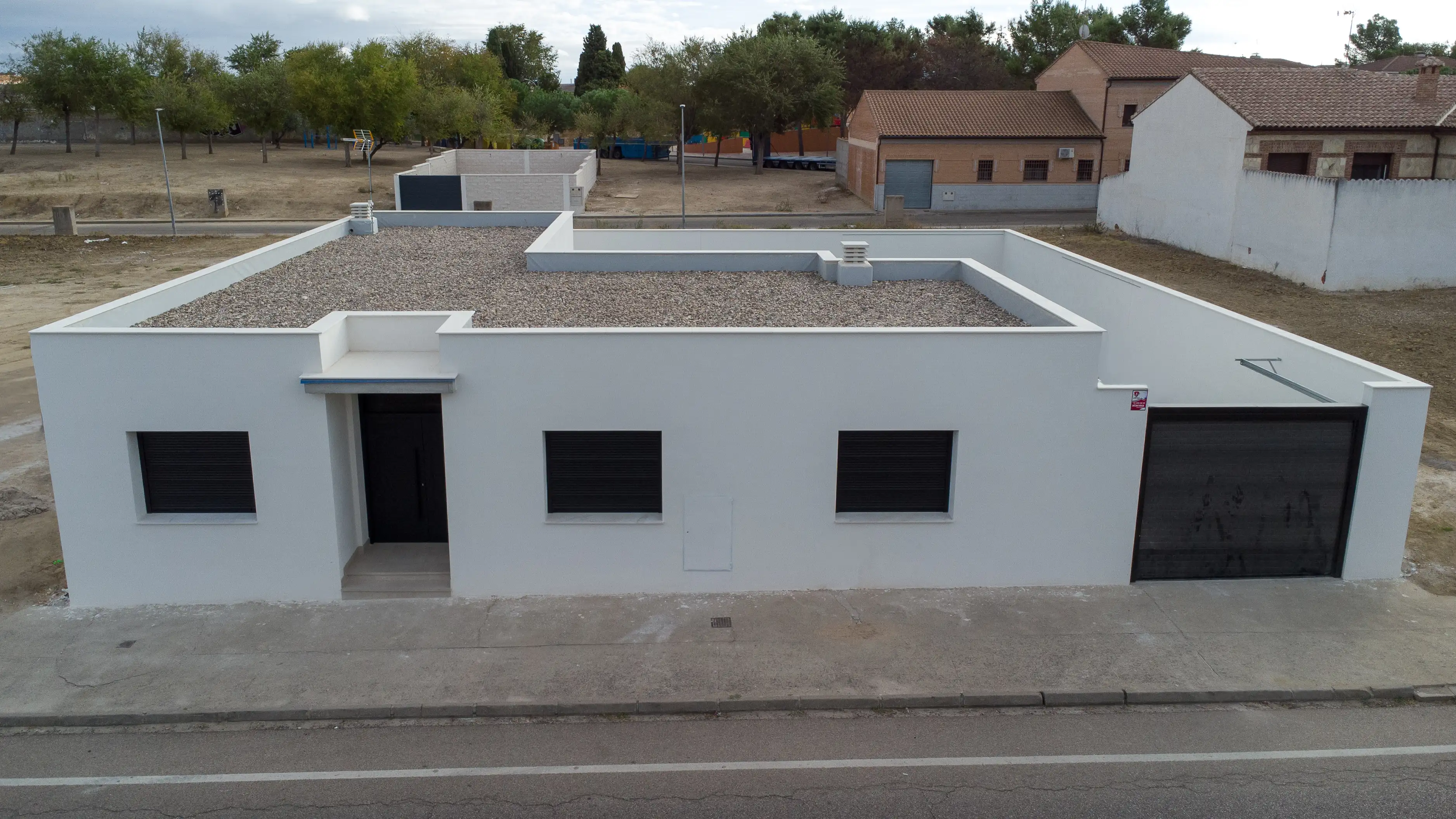 Vivienda Unifamiliar de Diseño Minimalista - Imagen 5